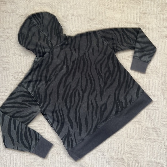 Jane & Delancey pullover hoodie, gray and black, New with tags, Size Small - Picture 2 of 16